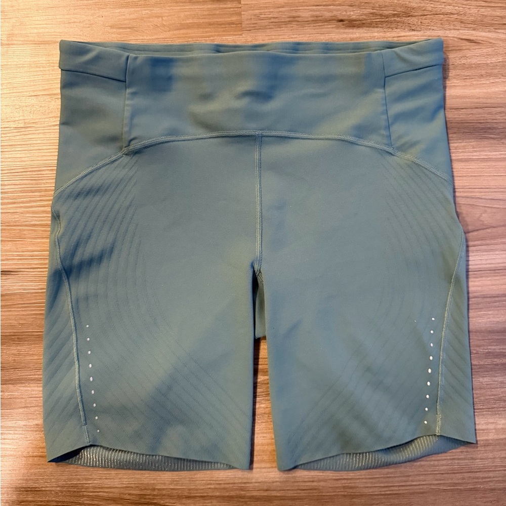 NWOT Lululemon SenseKnit Running High-Rise Short 8" (green - size 12)